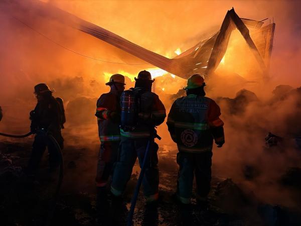 Coordinación interinstitucional contiene incendio y salvaguarda población en Puebla