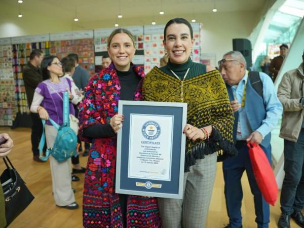 Puebla contribuye al Récord Guinness de bordados más grande del mundo