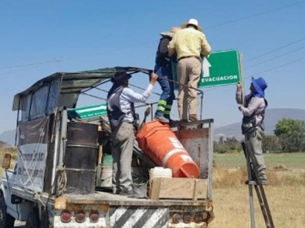 Continúa Gobierno Estatal con la sustitución de señalética en rutas del Volcán Popocatépetl