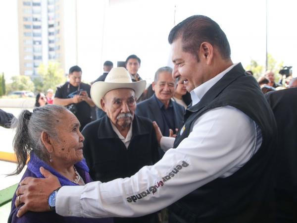 Damnificados de la Sierra Norte son atendidos con puntualidad y cercanía: Armenta