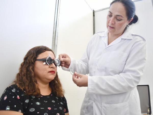 Doña Isabel viaja a Jonotla para mejorar su visión en jornada Por Amor a Puebla