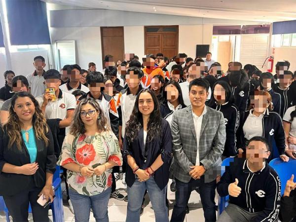 Jóvenes se preparan para el futuro mediante talleres de emprendimiento