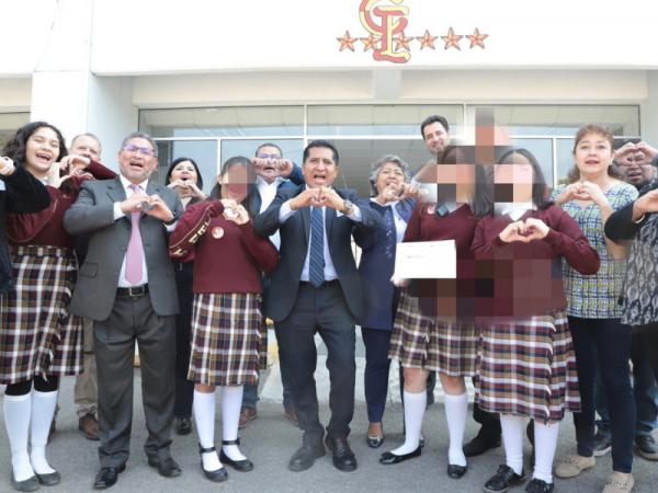 Estudiantes del CENHCH donan ropa al SEDIF para beneficiar a casas hogar