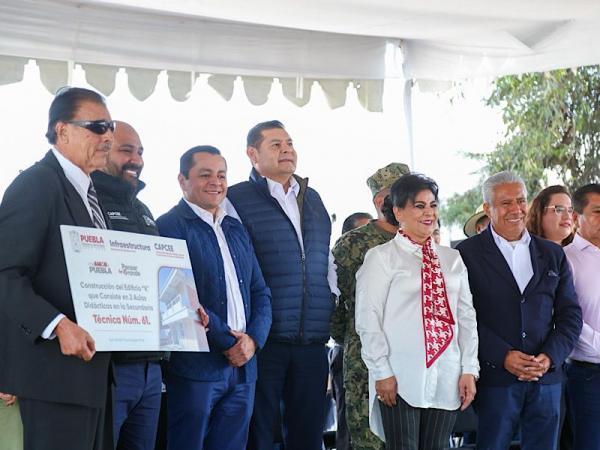Entrega de certificados de obra educativa en San Martín Texmelucan