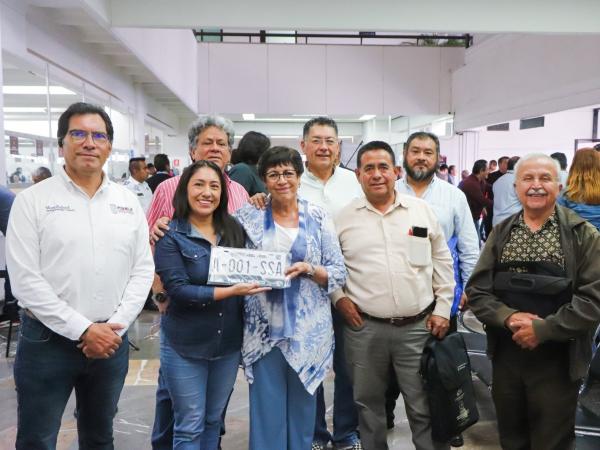 Por seguridad y certeza, inicia el reemplacamiento del transporte público en Puebla