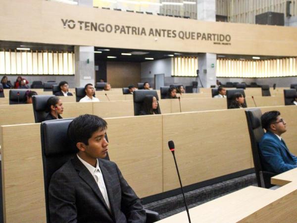 Juventudes poblanas expresan su voz y visión parlamentaria