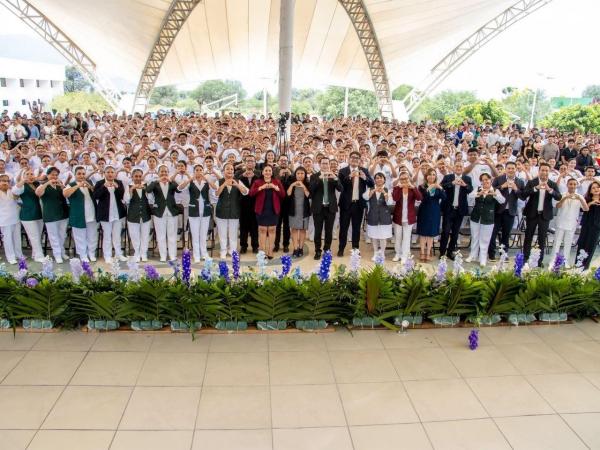 Celebra UTTehuacán imposición de Cofias y Festones