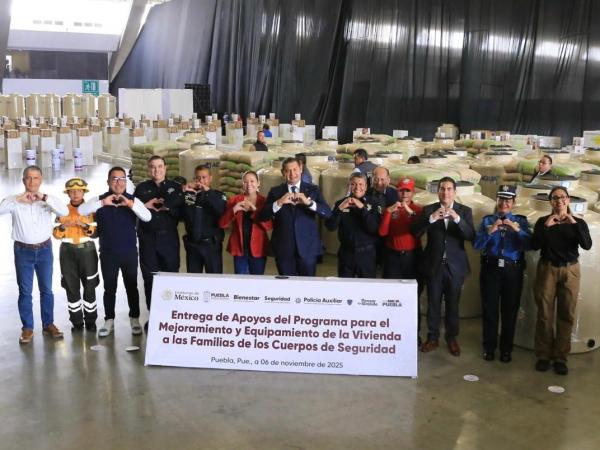 Gobierno entrega 110 mdp en apoyos de vivienda a 12 mil policías para dignificar labores policiales