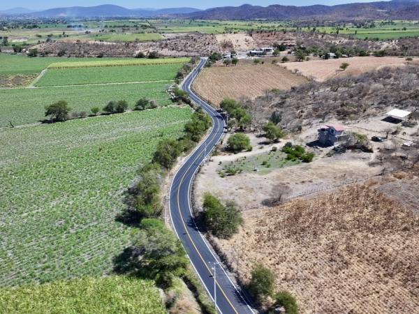 Gobierno Estatal transforma conectividad regional mediante recuperación carretera en la Mixteca.