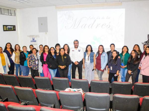 UPAM reconoce a las madres trabajadoras con motivo de su día