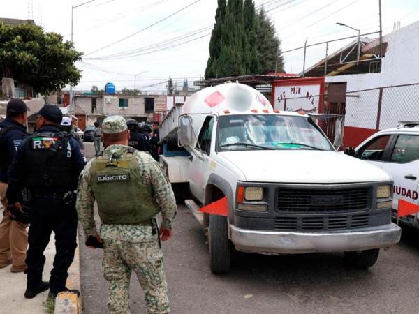 Operativo coordinado Puebla Segura permite detener a dos hombres con hidrocarburo de procedencia ilícita