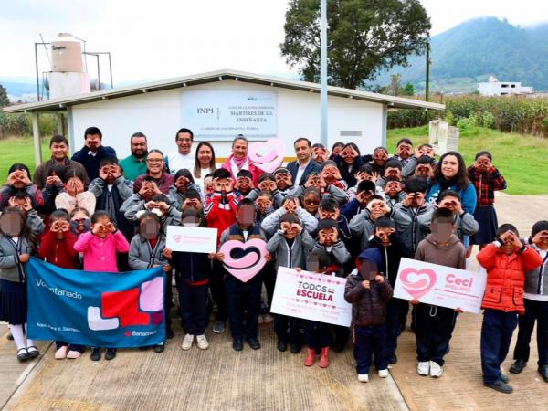 SEDIF entrega apoyos mediante el programa “Todos a la Escuela”