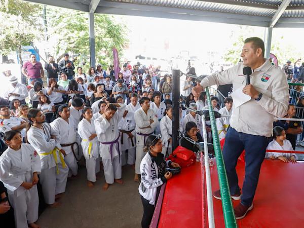 Con cercanía y ejemplo, gobierno estatal promueve unidad familiar y reconstruye tejido social