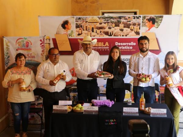 Feria del Durazno y del Chile en Nogada de Tetela brinda certeza económica