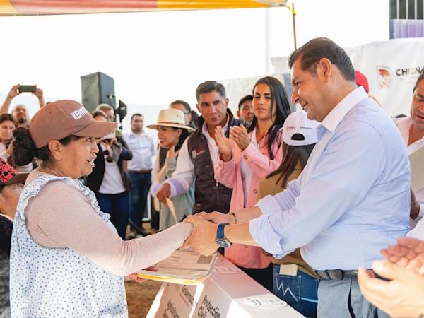 Consolida gobernador Armenta apoyo y esperanza a familias de Ajolotla