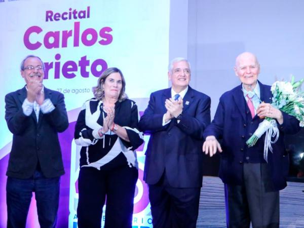 Celebran 45 aniversario del ISSSTEP con recital de Carlos Prieto