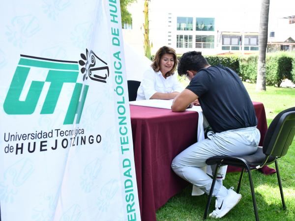 UTH instala mesa de atención universitaria para el bienestar de estudiantes