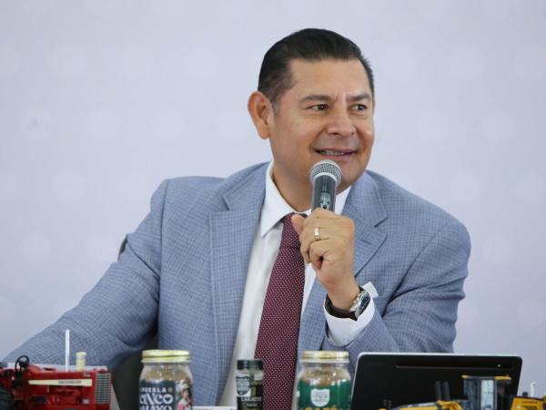 En Puebla, mega obras con humanismo acaban con mega saqueos: Armenta⁩