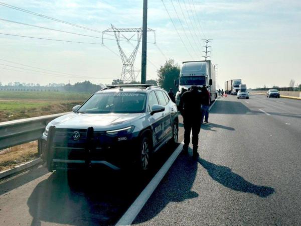 Policía Estatal frustra robo de tractocamión en la México-Puebla