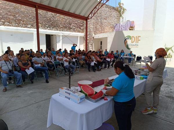 Unidad Móvil SEDIF continúa con ruta de capacitación en manejo de alimentos