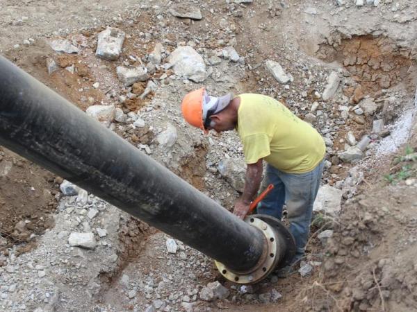 Supervisa CEASPUE obra hídrica en la Sierra Norte