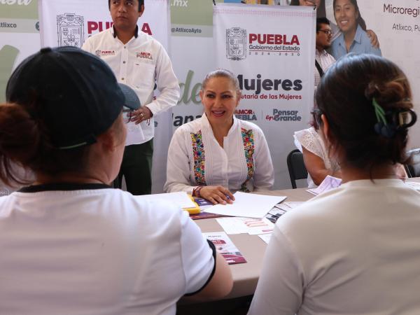 Gobierno del Estado acerca servicios y respaldo a mujeres en Atlixco