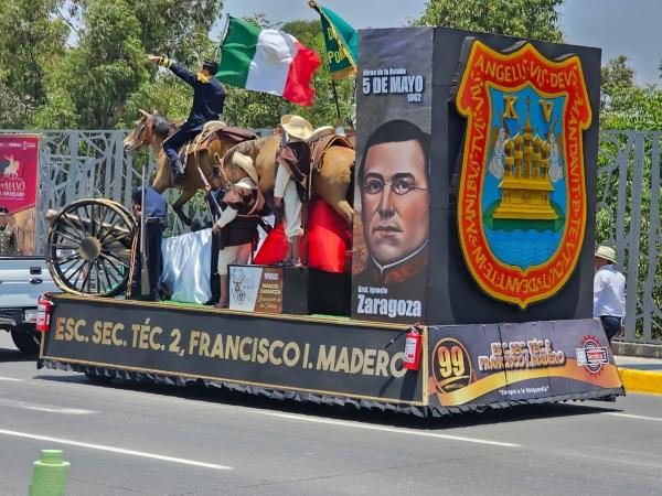 Con gran participación Desfile Cívico Militar en Puebla