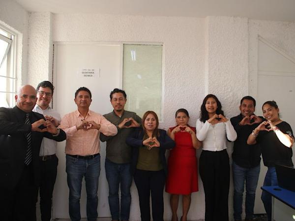 Promover la capacitación para atender adecuadamente a la población