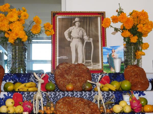 Santa Inés Ahuatempan presenta ofrenda monumental en el IPAM