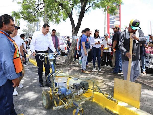 Con faena y bacheo, Gobierno de Alejandro Armenta atiende necesidades viales