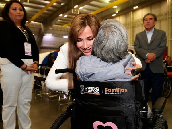 Cirugías gratuitas devuelven la vista y transorman la vida de las familias poblanas