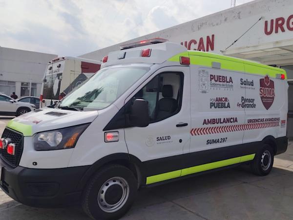Desde Texmelucan, traslado terrestre garantiza atención oportuna a paciente