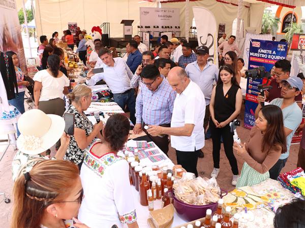 Lleva gobierno estatal oportunidades laborales y capacitación a Ajalpan