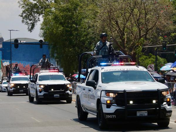 Saldo blanco durante Desfile Conmemorativo a la Batalla de Puebla
