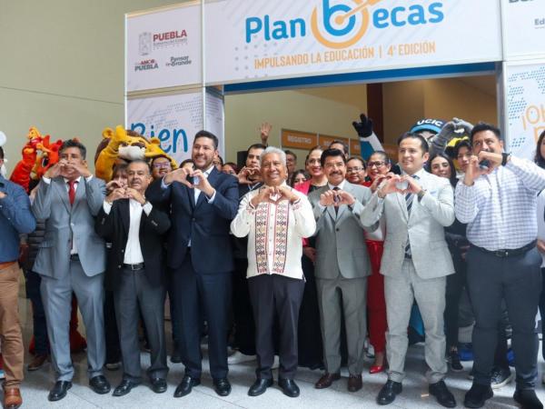 Plan Becas por la equidad y seguridad educativa en Puebla
