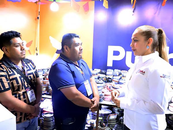 Más de 300 artistas han participado en actividades del pabellón turístico de la Feria