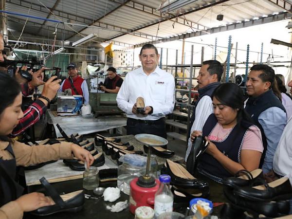 Armenta impulsa economía regional y familiar a través de la industria del calzado