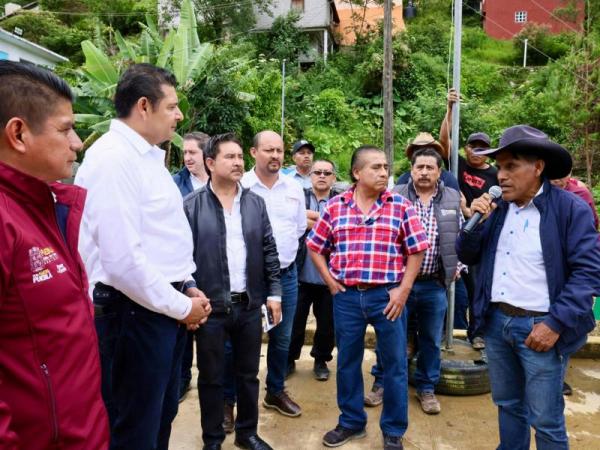 Respuesta inmediata del Gobierno de Puebla ante derrumbe en carretera de Eloxochitlán