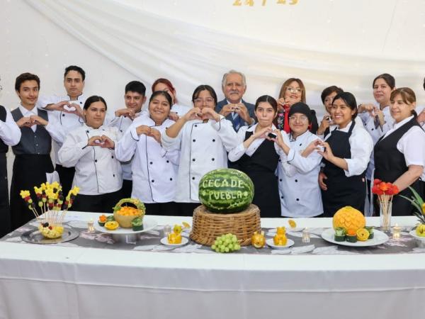Jóvenes del CECADE se gradúan en gastronomía y fortalecen su seguridad económica y laboral