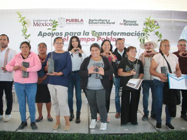 Entrega de Apoyos para el Fortalecimiento del Campo Poblano