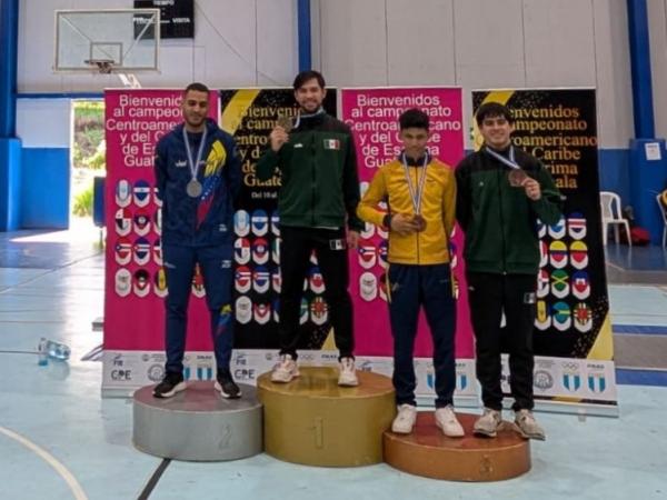 Poblano gana oro en Centroamericano de Esgrima