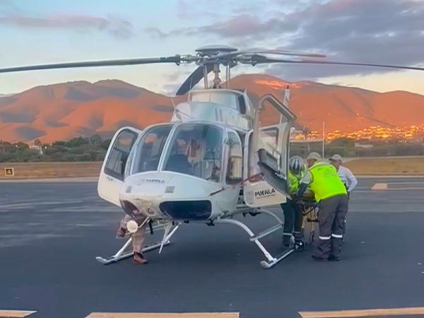 Gobierno estatal asegura atención médica a mujer embarazada con traslado a Tehuacán