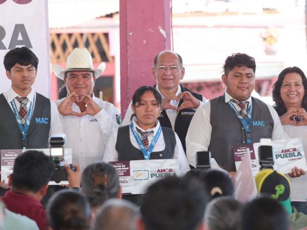 Becas de conectividad permite acceso a educación digital de jóvenes en La Ceiba