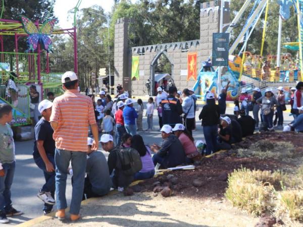 Programa Viajes Inolvidables acerca a familias del interior a la Feria de Puebla