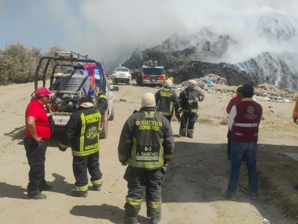 Incendio en relleno sanitario de San José Chiapa registra 70 por ciento de control
