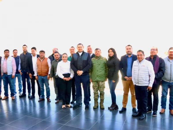 Armenta, gobernador de territorio, se reúne con ediles de la región Libres-Oriental