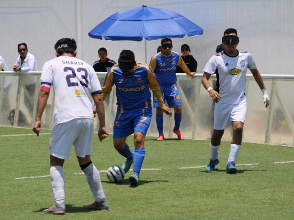 Puebla juega semifinal nacional de Fútbol 5 para débiles visuales