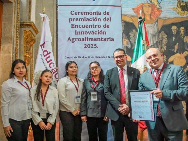 Reconocen a estudiantes de UTTECAM por innovación agroalimentaria en Puebla