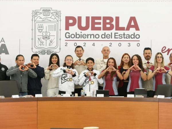 Presenta José Luis Sánchez Solá logotipo de la UDEP