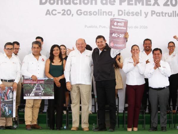 Pemex premia recuperación de hidrocarburos en Puebla con cuarta entrega de pétreos